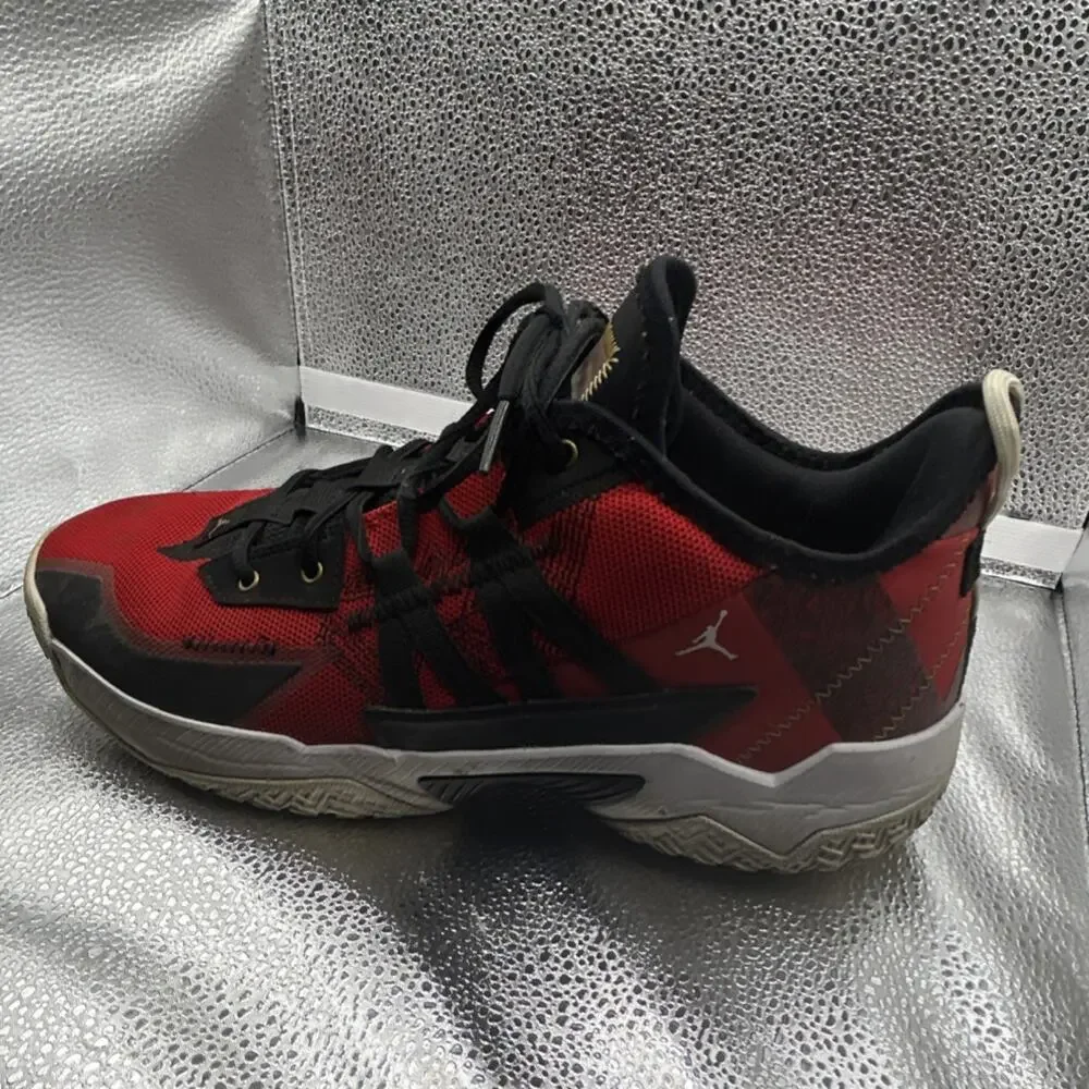 Nike Air Jordan Why Not Zer0.4 Red Black White Size 11.5 Russell Westbrook Shoes